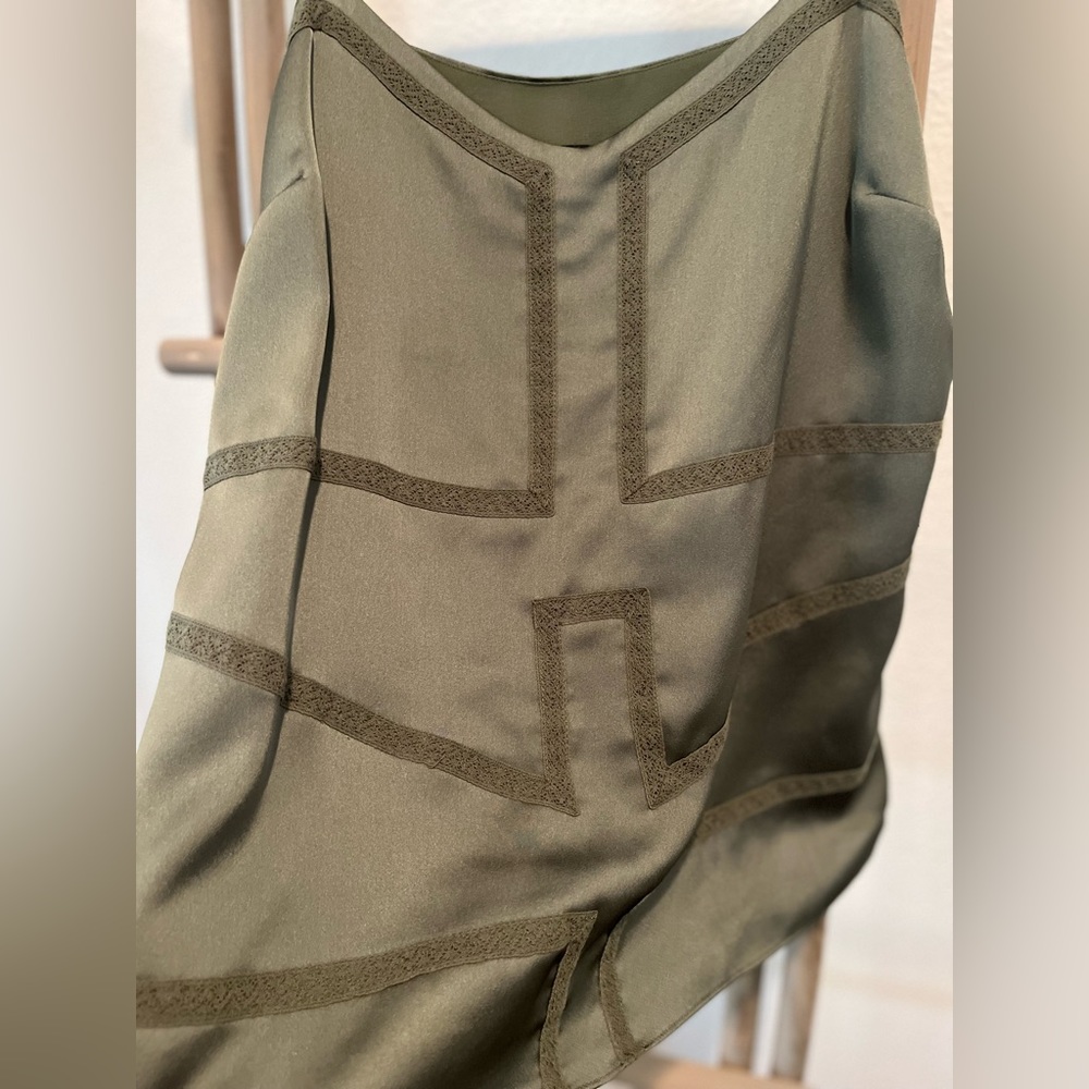 Banana Republic Olive Green, Sage Silk Embroidered top Size Small